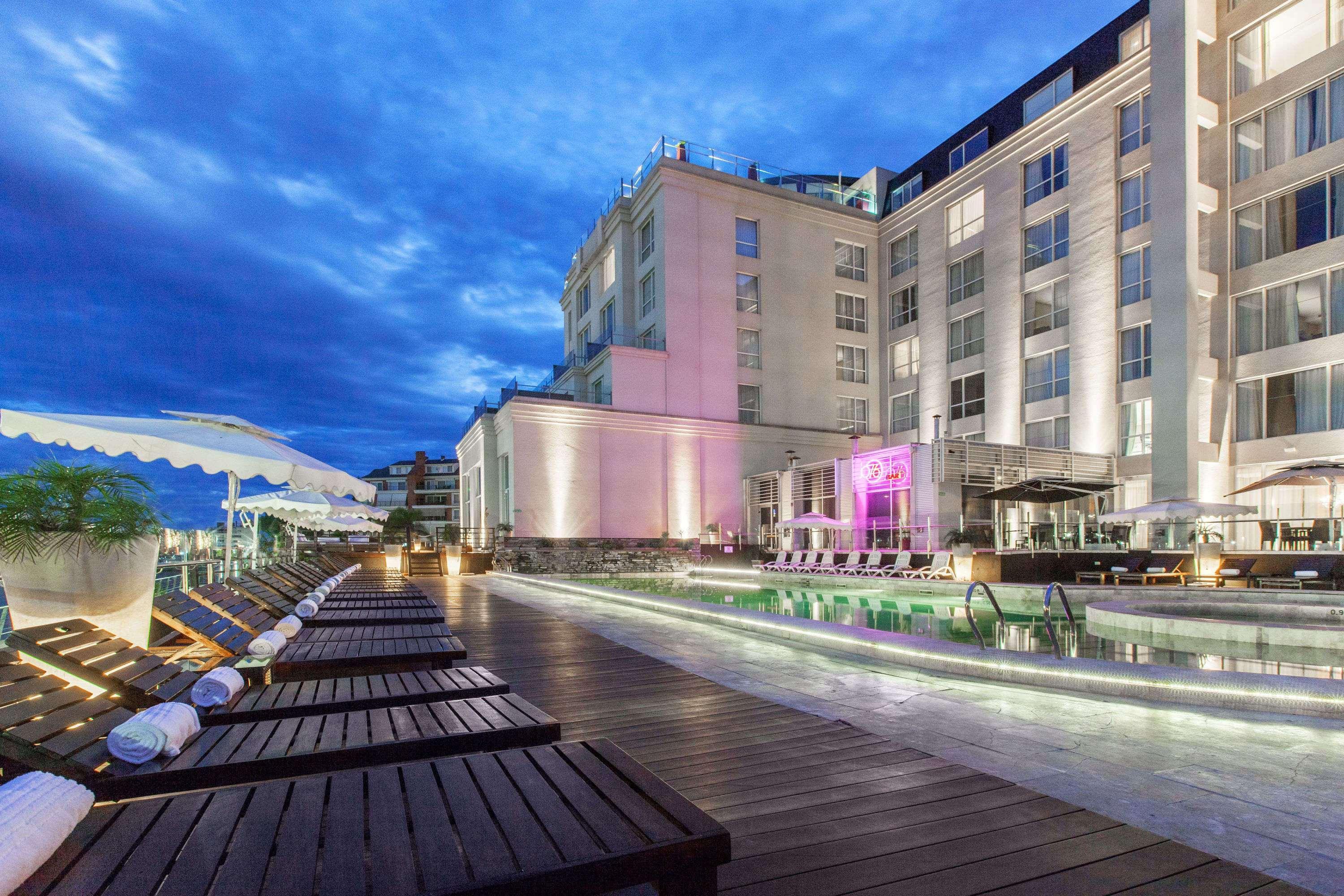 Wyndham Nordelta Tigre - Buenos Aires Hotel Ngoại thất bức ảnh The hotel's rooftop pool