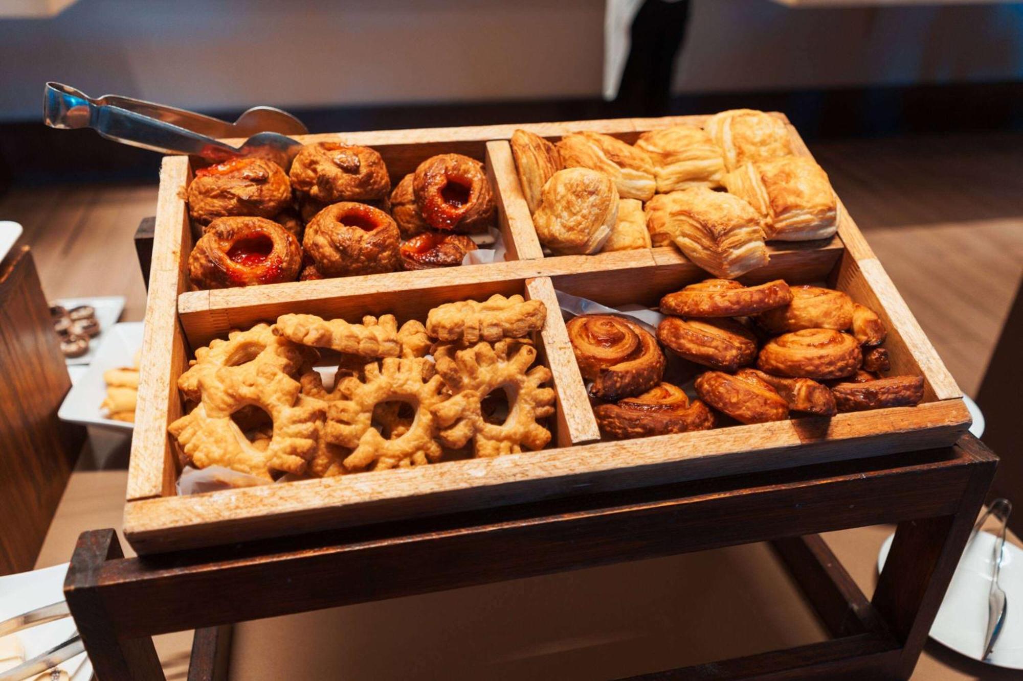 Wyndham Nordelta Tigre - Buenos Aires Hotel Ngoại thất bức ảnh Samosa, pani puri, bhajji, and vada