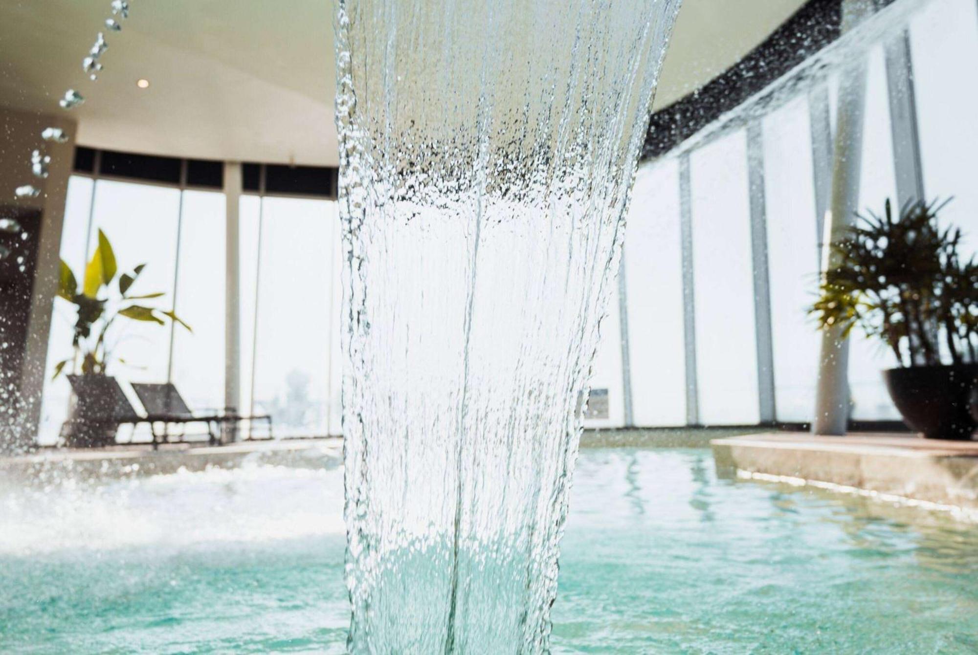 Wyndham Nordelta Tigre - Buenos Aires Hotel Ngoại thất bức ảnh Indoor waterfall