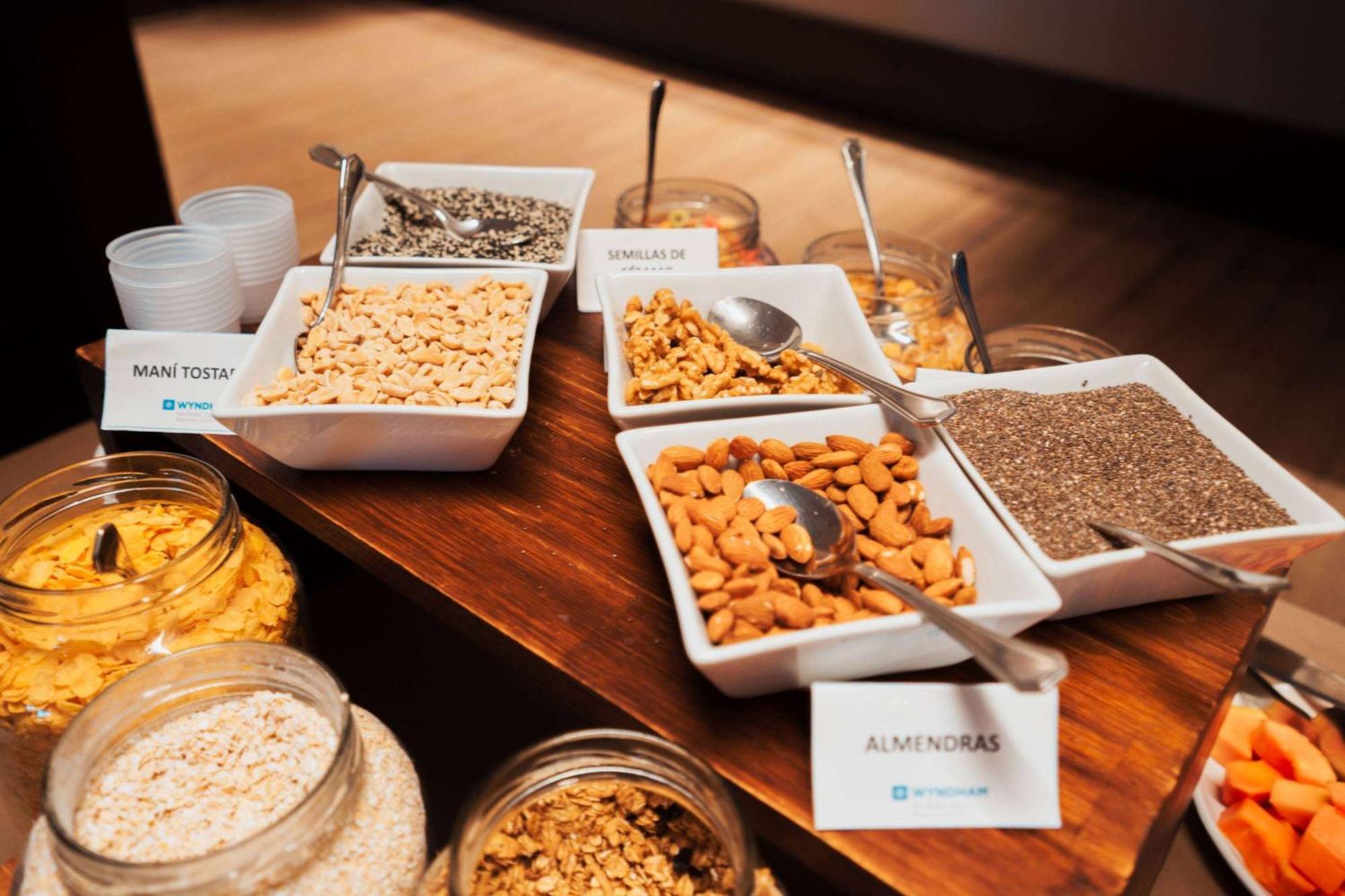 Wyndham Nordelta Tigre - Buenos Aires Hotel Ngoại thất bức ảnh Nuts and seeds at a buffet